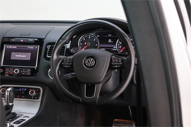 2014 Volkswagen Touareg image 12