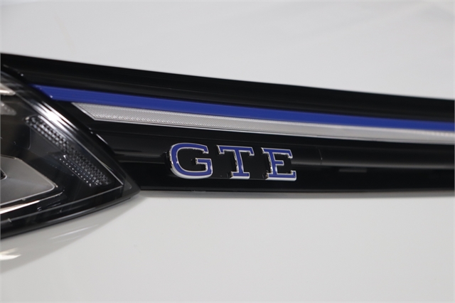 2023 Volkswagen Golf GTE image 9