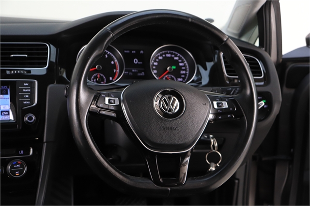 2013 Volkswagen Golf image 15