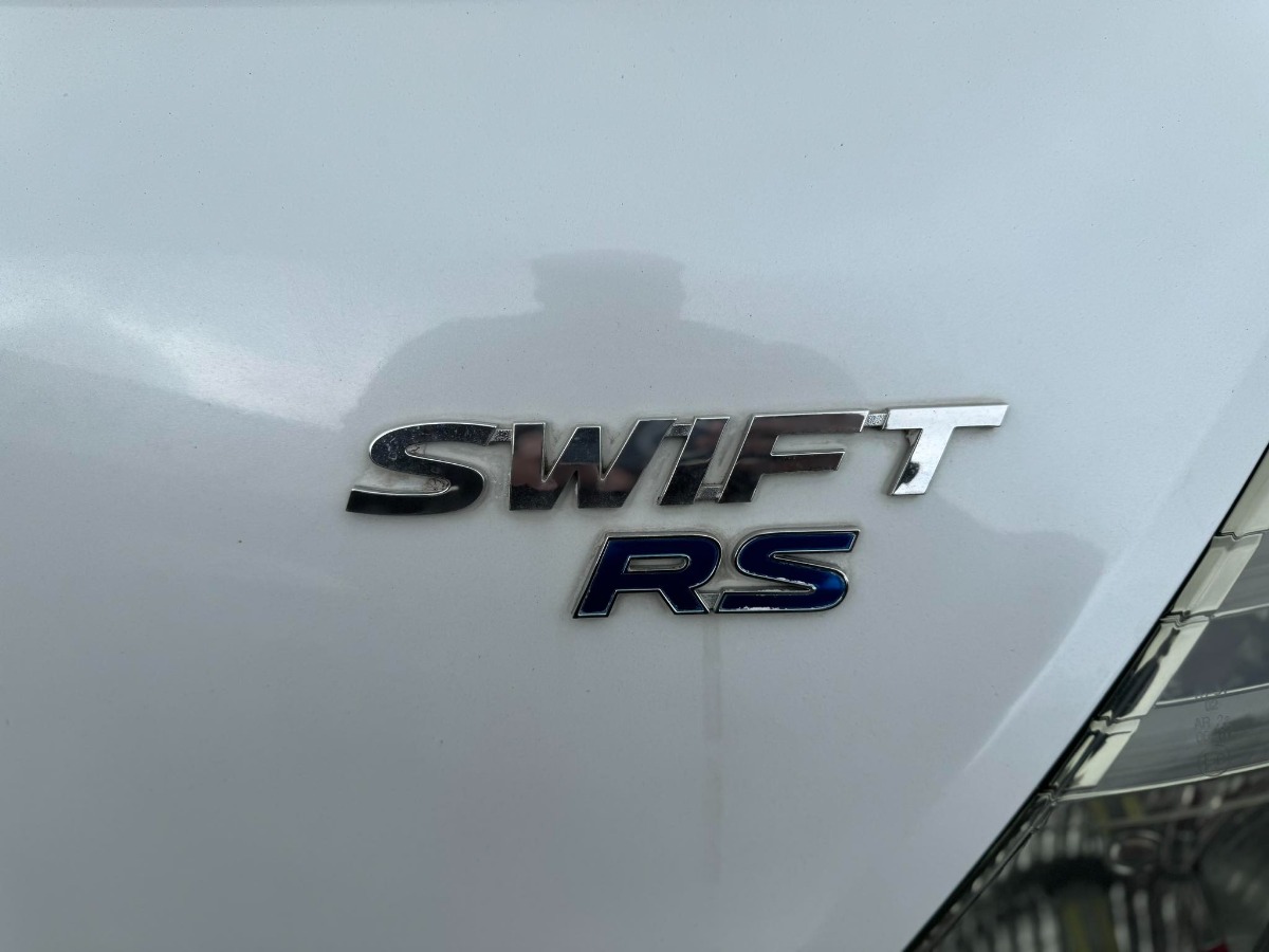 2015 Suzuki Swift image 6