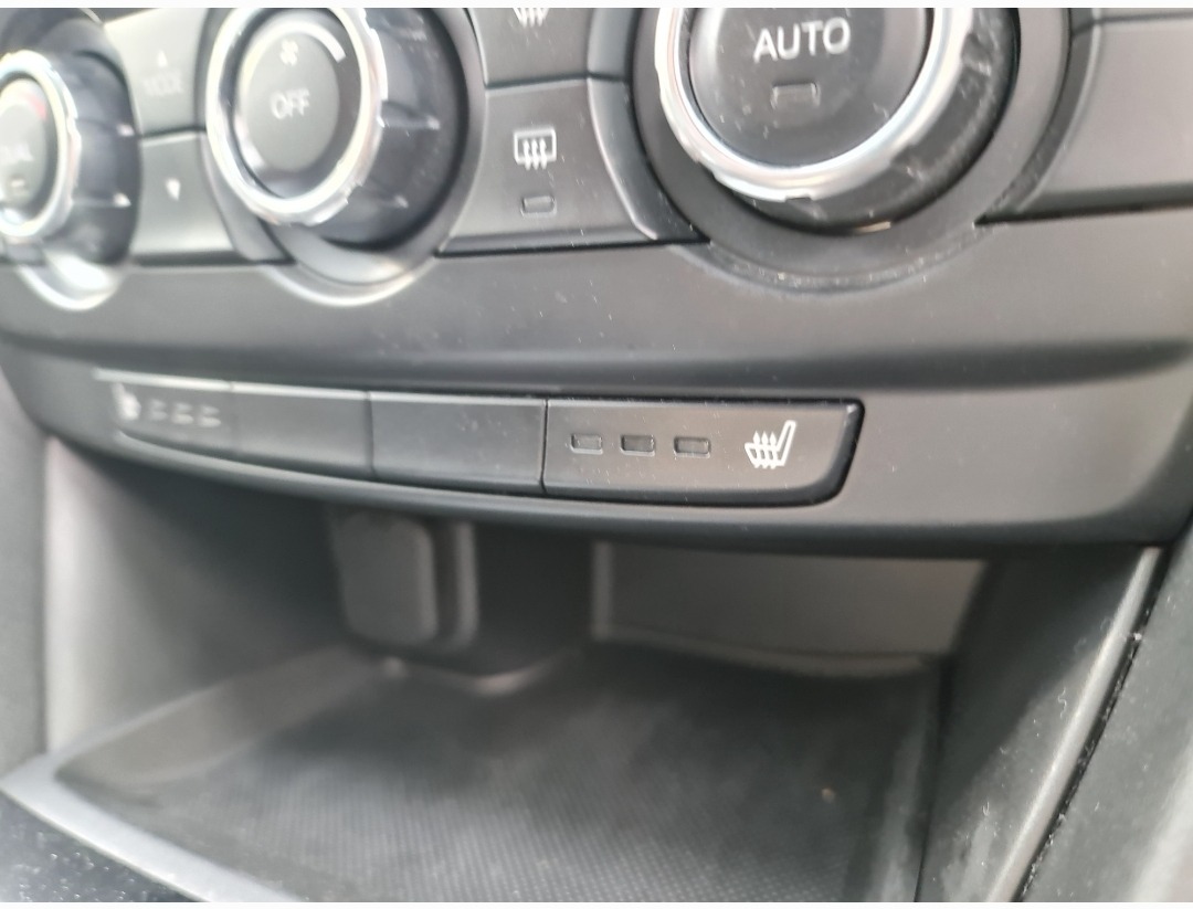 2013 Mazda Atenza XD-L Bose Sound system image 4