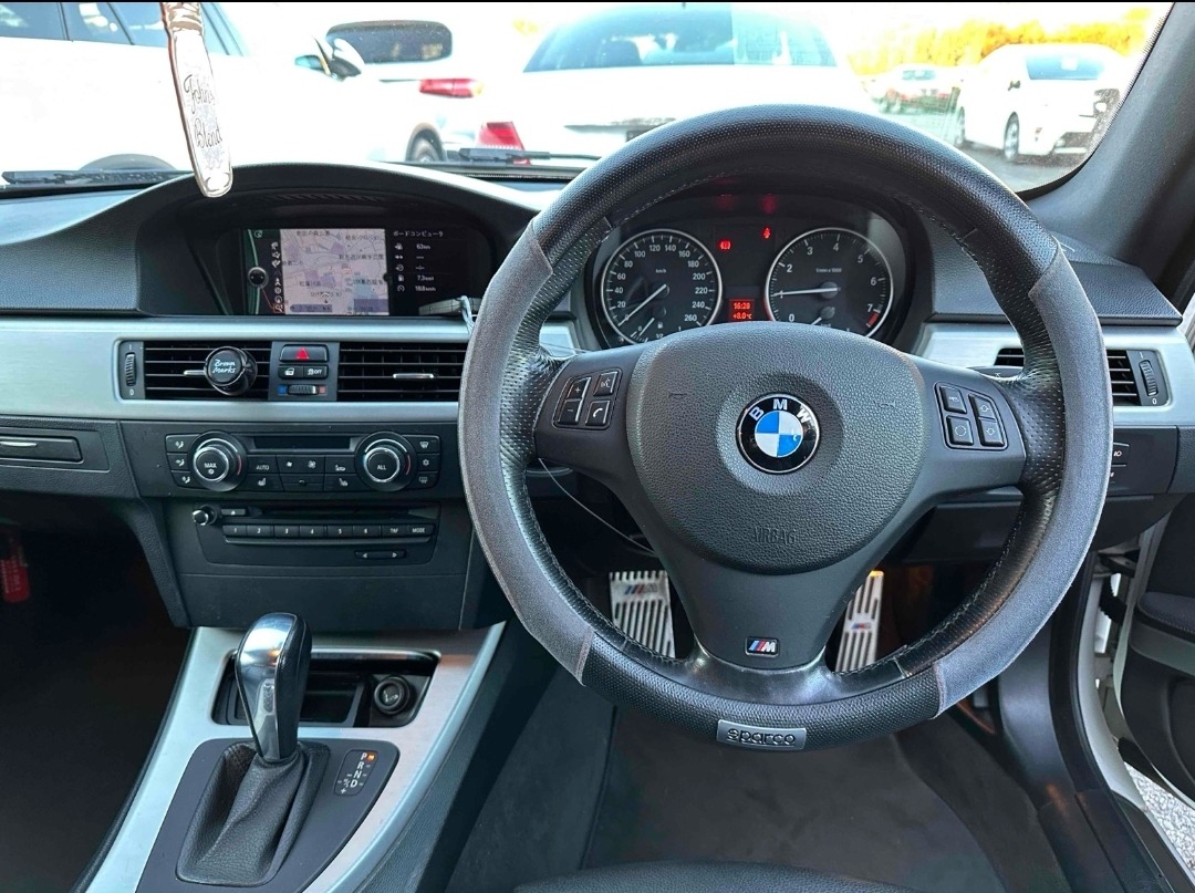 2012 BMW 320i image 6