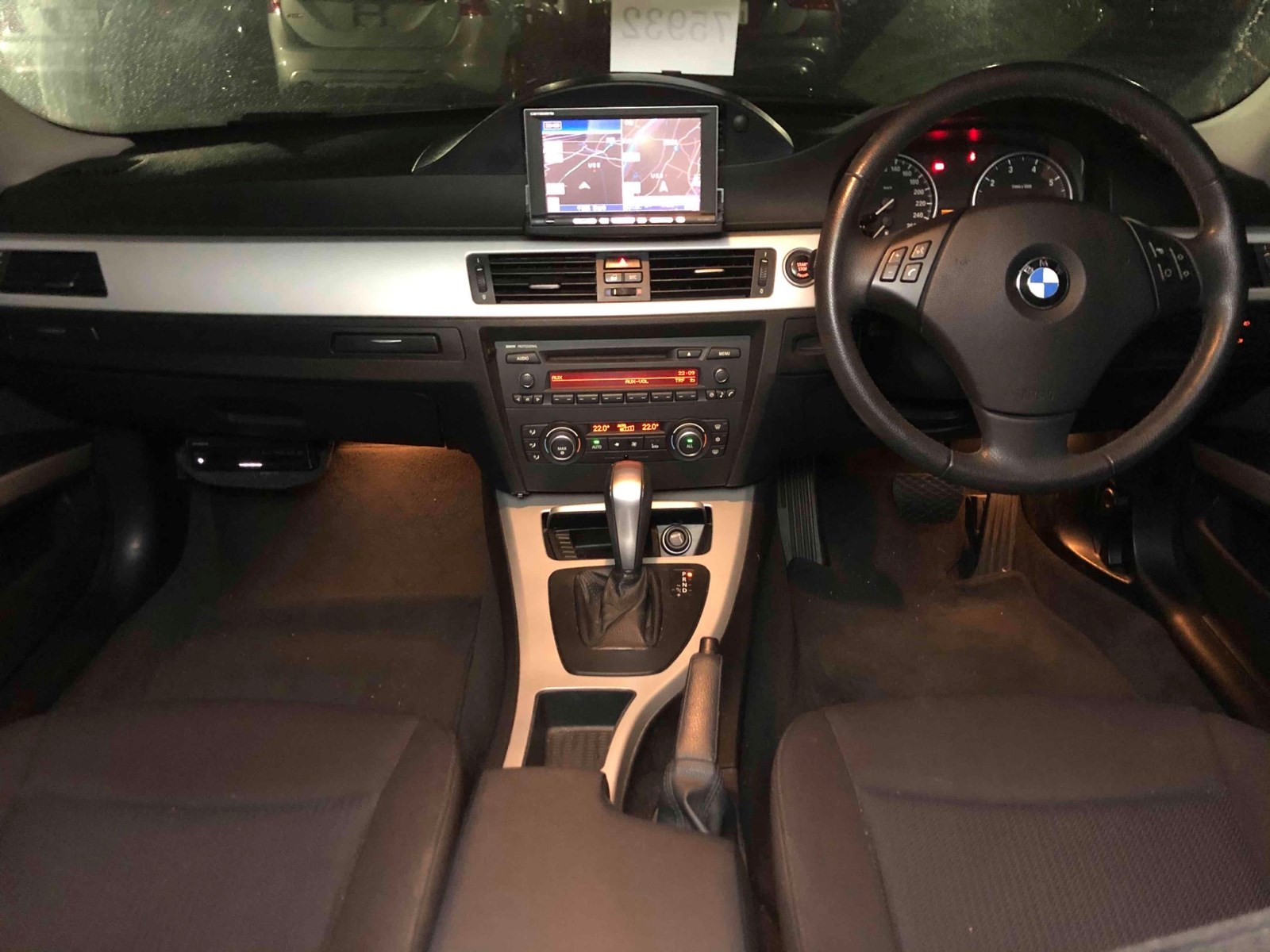 2010 BMW 320i image 7