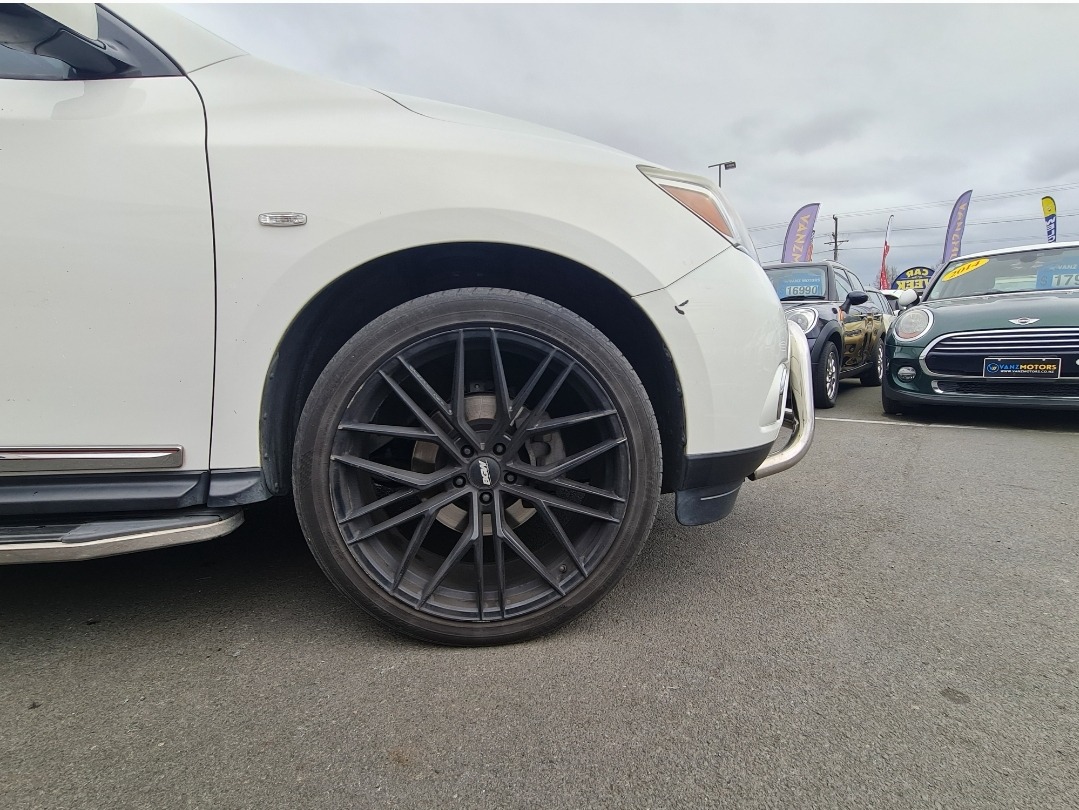 2014 Nissan Pathfinder image 16