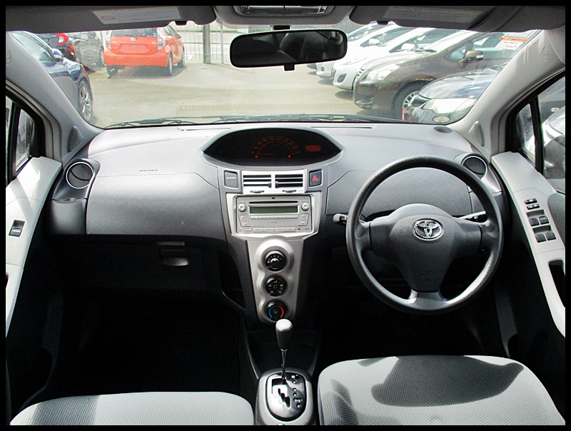 2009 Toyota Vitz **PUSH START + WEEKYLY PAYMENT STARTING FROM $38 P/W** image 7