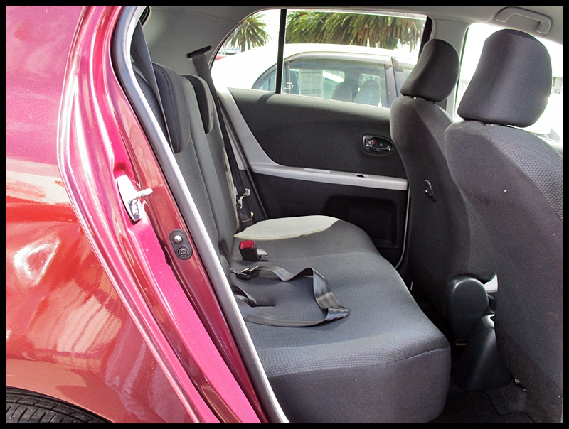 2009 Toyota Vitz **PUSH START + WEEKYLY PAYMENT STARTING FROM $38 P/W** image 10