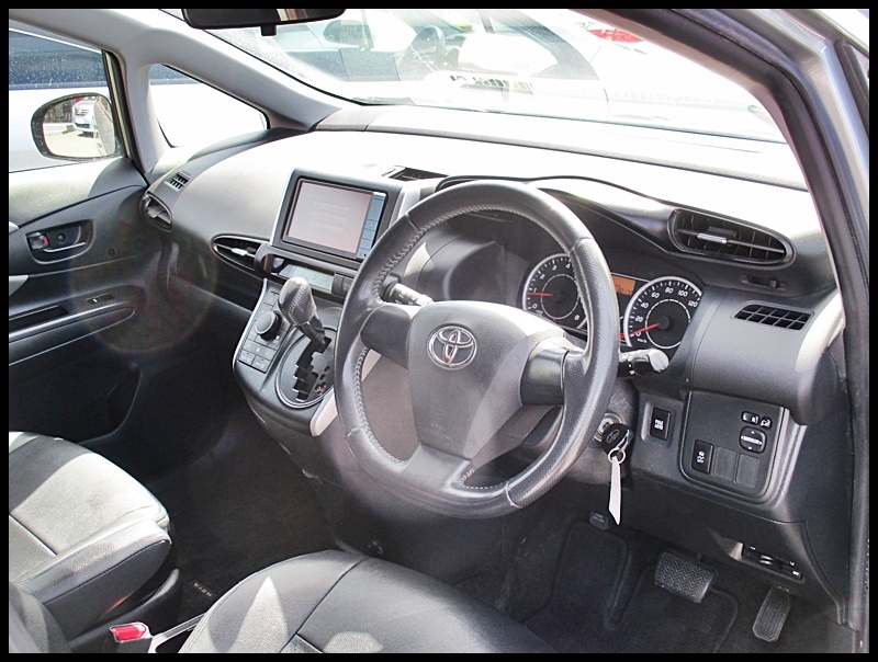 2010 Toyota Wish 1.8X HID**REVERSING CAMERA** image 8