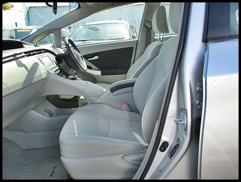 2010 Toyota Prius S image 12