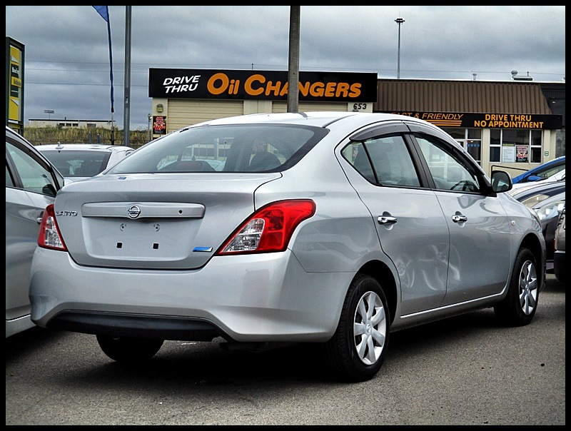 2016 Nissan Tiida LATIO S**AUTO OFF FEATURE+STEREO WITH AUX CONNECTIVITY**GET APPROX $872 REBATE** image 4