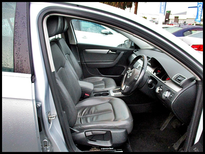 2011 Volkswagen Passat 118KW TSI**REV CAMERA+BLUETOOTH CONNECTIVITY** image 12