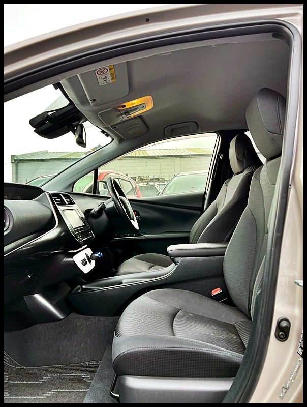 2016 Toyota Prius image 14