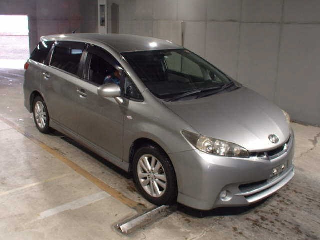 2010 Toyota Wish image 1