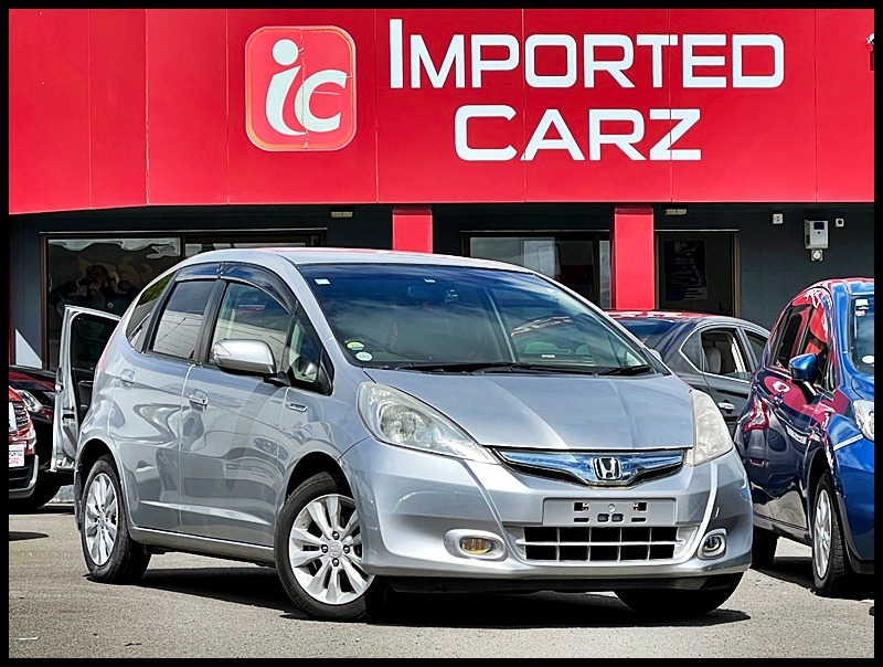 Cars & Vehicles  Cars : 2012 Honda Fit HYBRID XH SELECTION**REVERSE CAMERA**