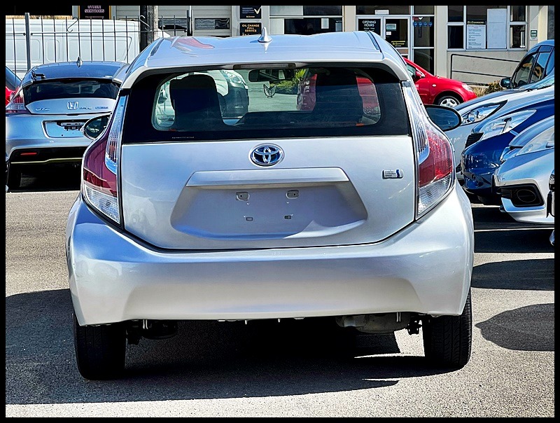 2015 Toyota Aqua image 5