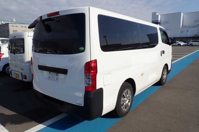 2016 Nissan NV350 Van DX image 2