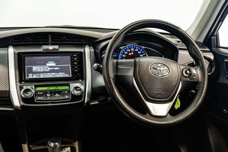 2014 Toyota Corolla Fielder Hybrid EV Mode / Side Airbags / Alloys image 13