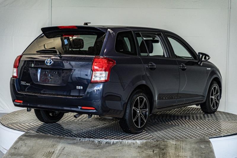 2014 Toyota Corolla Fielder Hybrid EV Mode / Side Airbags / Alloys image 5