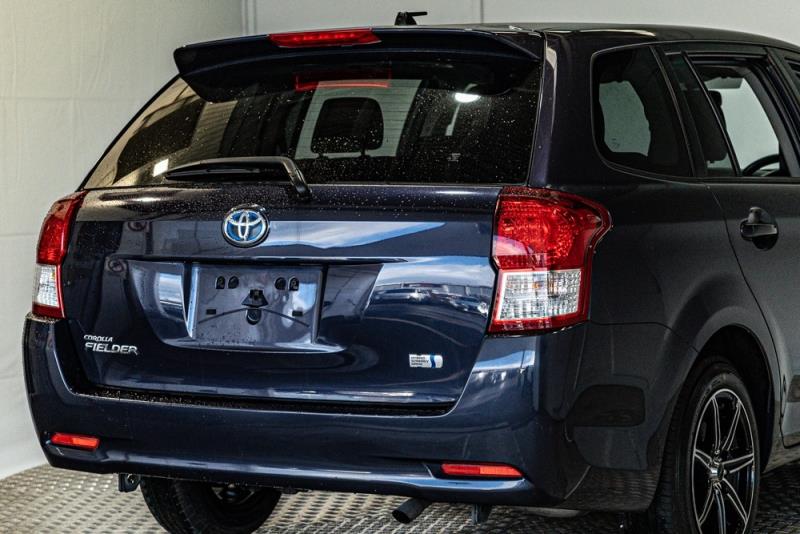 2014 Toyota Corolla Fielder Hybrid EV Mode / Side Airbags / Alloys image 6