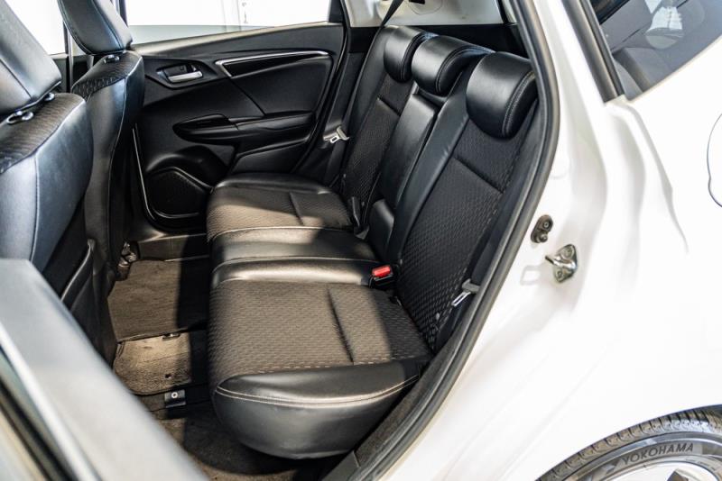2014 Honda Fit Hybrid L 1500cc / Leather / Cruise / Alloys / Rev Cam image 11