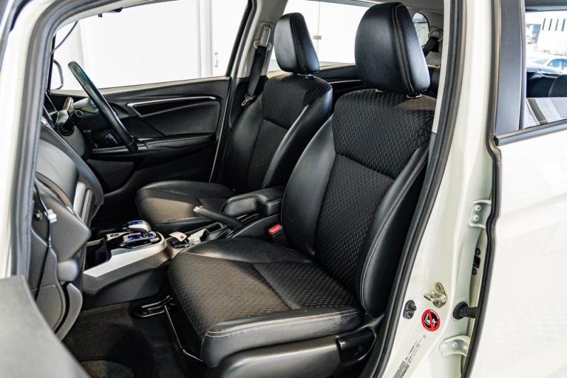2014 Honda Fit Hybrid L 1500cc / Leather / Cruise / Alloys / Rev Cam image 10