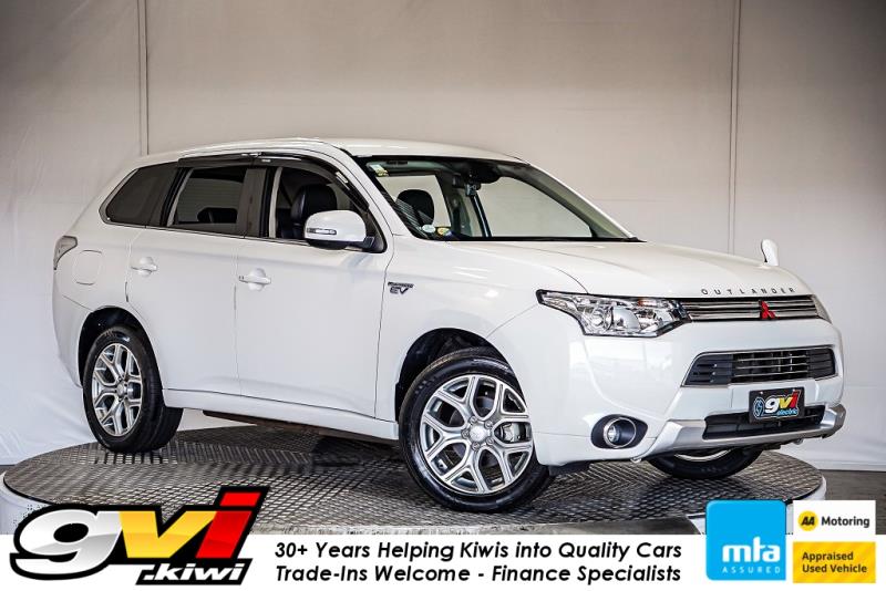Cars & Vehicles  Cars : 2014 Mitsubishi Outlander PHV 4WD 54kms / Leather / Cruise / LDW & FCM
