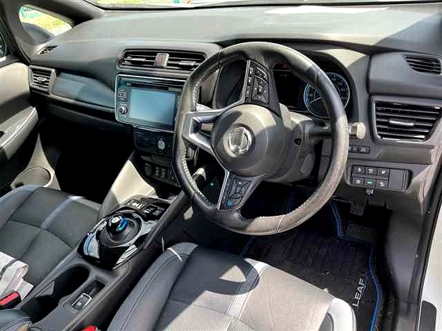 2018 Nissan Leaf 40G Leather BOSE / Pro Pilot & Prak / Full English / 360 View / Cruise image 8
