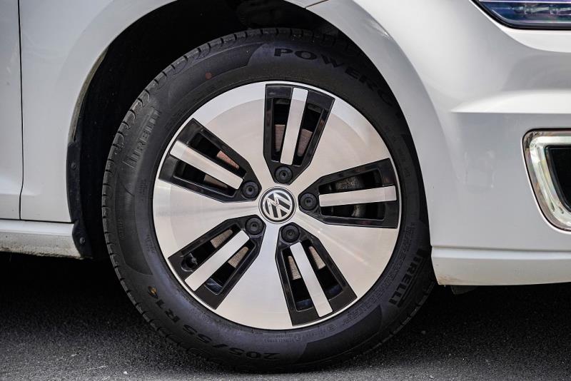 2016 Volkswagen e-Golf 100% Electric NZ New / Cruise / Rev Cam image 8