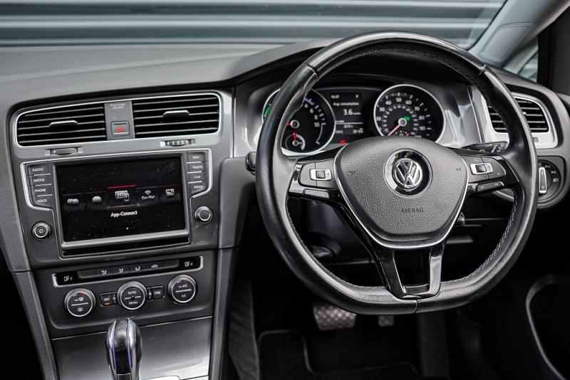2016 Volkswagen e-Golf 100% Electric NZ New / Cruise / Rev Cam image 9