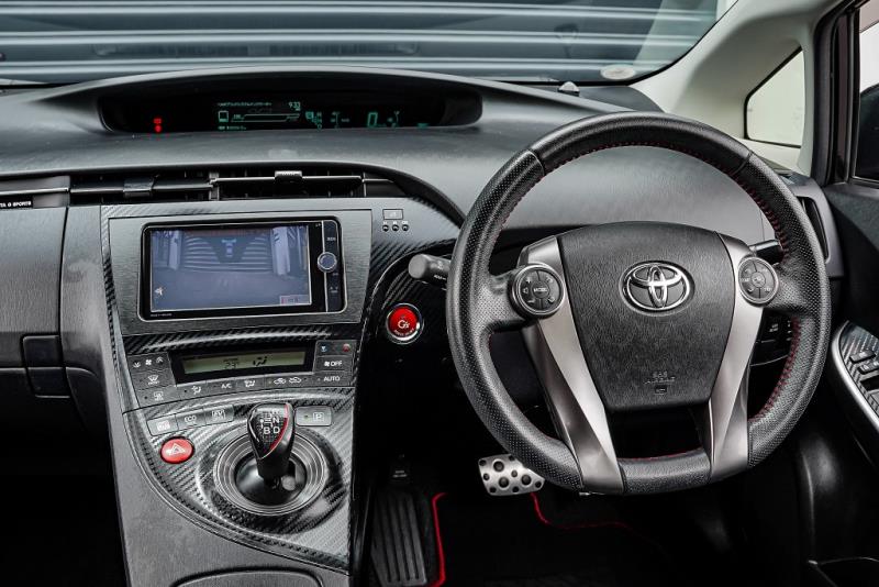 2013 Toyota Prius Gs Hybrid Gazoo Racing Prius image 9