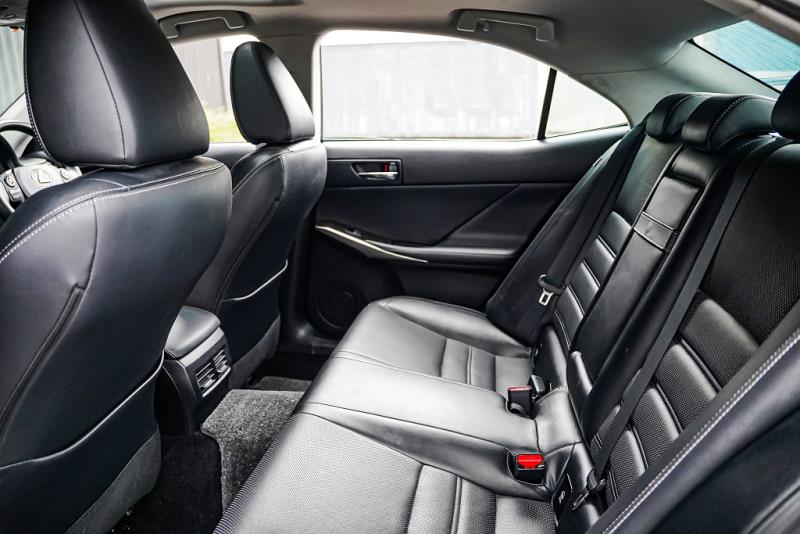 2013 Lexus IS 300h Hybrid / Leather / Sunroof / Cruise / Rev Cam image 13