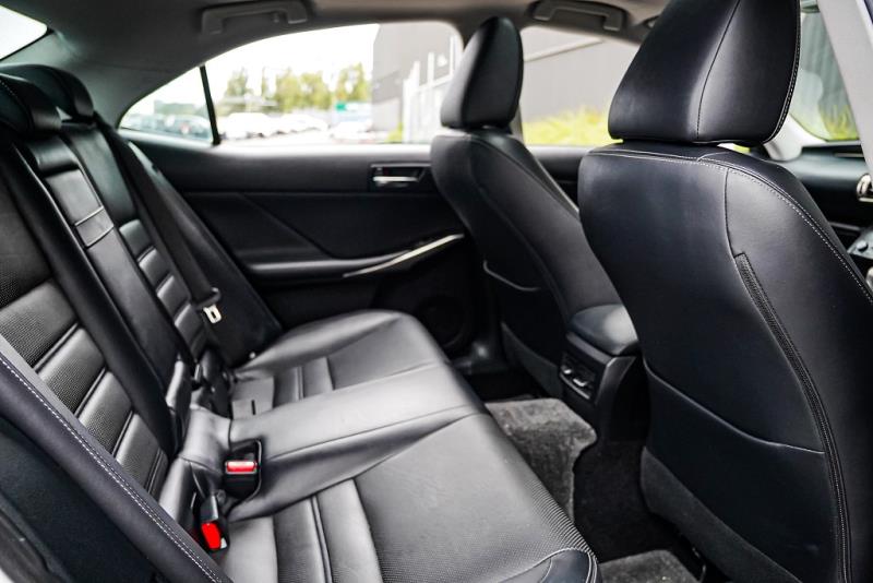 2013 Lexus IS 300h Hybrid / Leather / Sunroof / Cruise / Rev Cam image 14