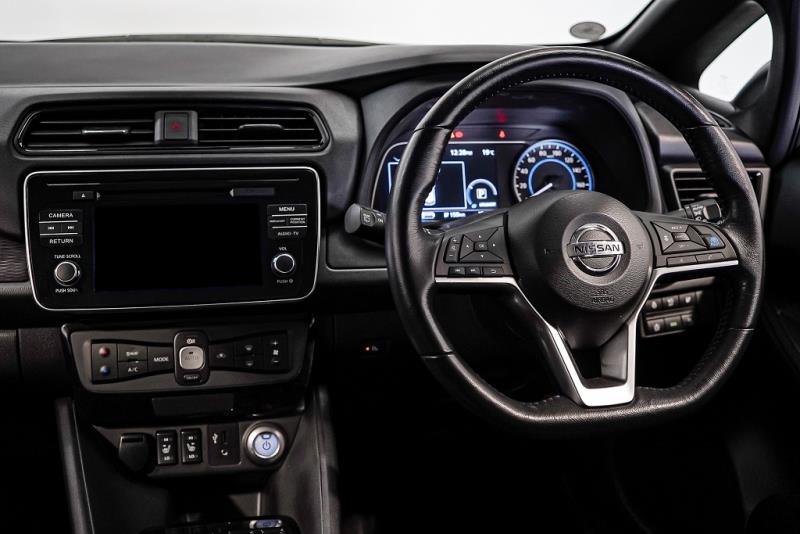2017 Nissan Leaf 40G Full English Pro Pilot & Park / 360 View / Cruise / Carplay image 13