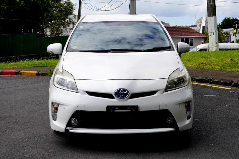 2013 Toyota Prius S Hybrid EV Mode / Side Airbags / BLK Trim image 2