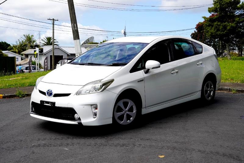 2013 Toyota Prius S Hybrid EV Mode / Side Airbags / BLK Trim image 3