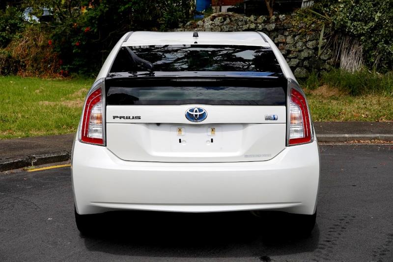 2013 Toyota Prius S Hybrid EV Mode / Side Airbags / BLK Trim image 5