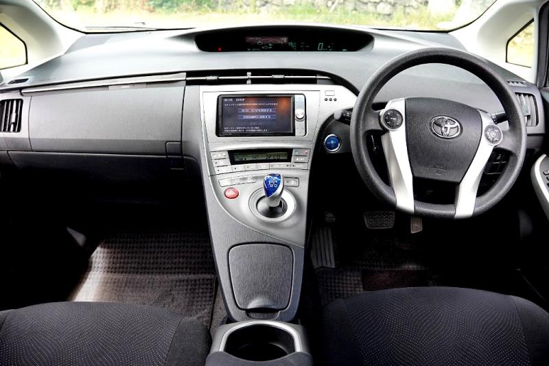 2013 Toyota Prius S Hybrid EV Mode / Side Airbags / BLK Trim image 8