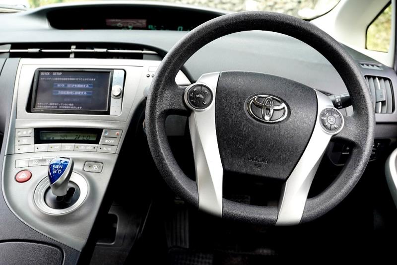 2013 Toyota Prius S Hybrid EV Mode / Side Airbags / BLK Trim image 9
