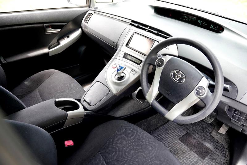 2013 Toyota Prius S Hybrid EV Mode / Side Airbags / BLK Trim image 10