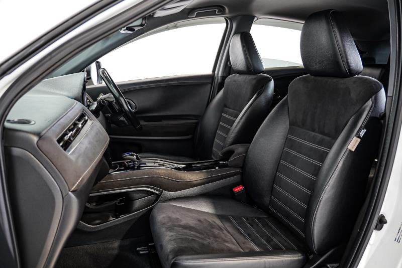 2017 Honda Vezel RS Hybrid / HR-V Leather / Cruise / LDW & FCM image 11