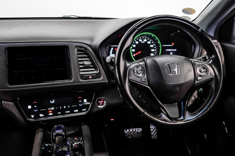 2017 Honda Vezel RS Hybrid / HR-V Leather / Cruise / LDW & FCM image 9
