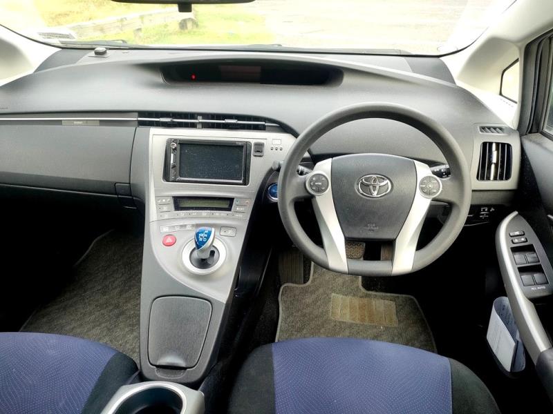 2013 Toyota Prius S Hybrid EV Mode / Rev Cam / Side Airbags image 9