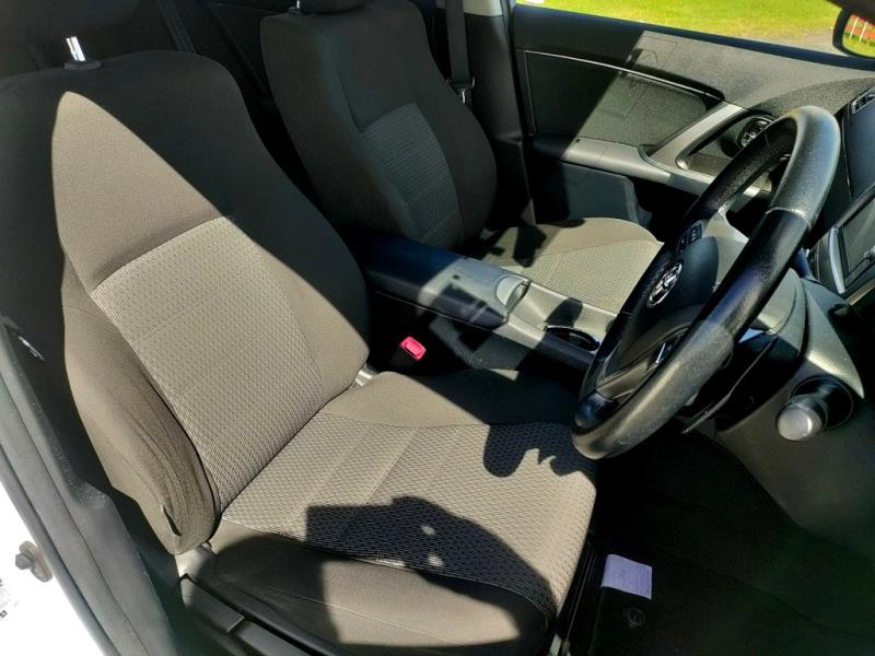2012 Toyota Avensis Xi Wagon Side Airbags / image 8