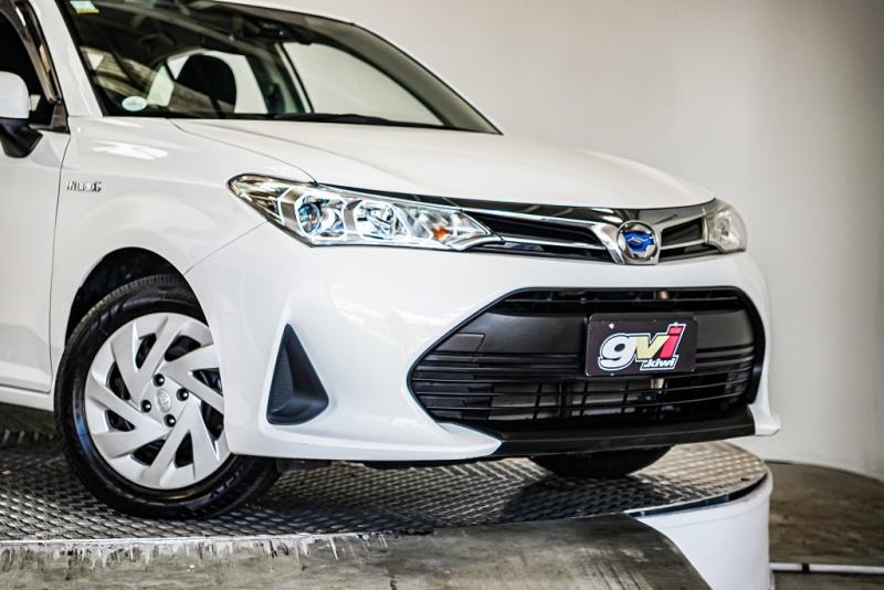 2018 Toyota Corolla Axio Hybrid Facelift / LDW & FCM / BLK Trim image 2