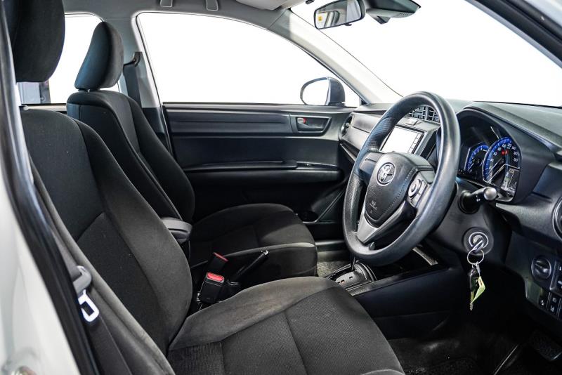 2018 Toyota Corolla Axio Hybrid Facelift / LDW & FCM / BLK Trim image 8