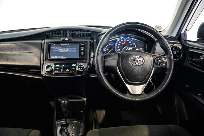 2018 Toyota Corolla Axio Hybrid Facelift / LDW & FCM / BLK Trim image 9