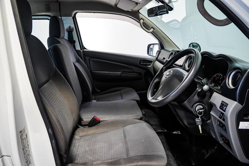 2018 Nissan NV350 / Caravan 4WD Diesel 5 Door Auto image 8