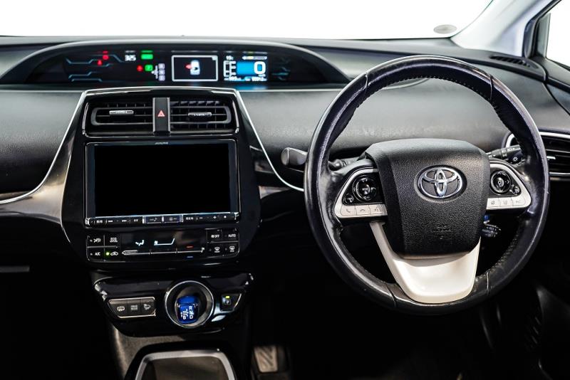2017 Toyota Prius Prime PHV Hybrid Plug in Hybrid / image 11