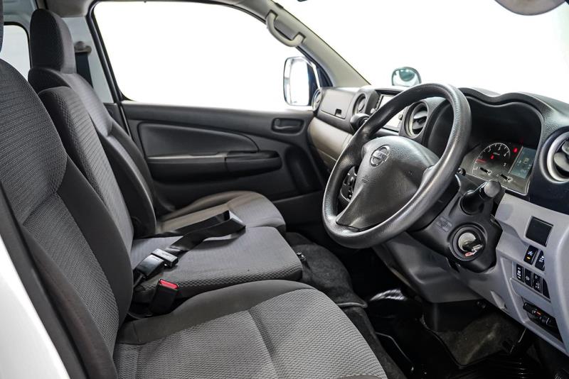2018 Nissan NV350 Jumbo 5 Door Diesel Turbo / 6 Seater / Tints image 7