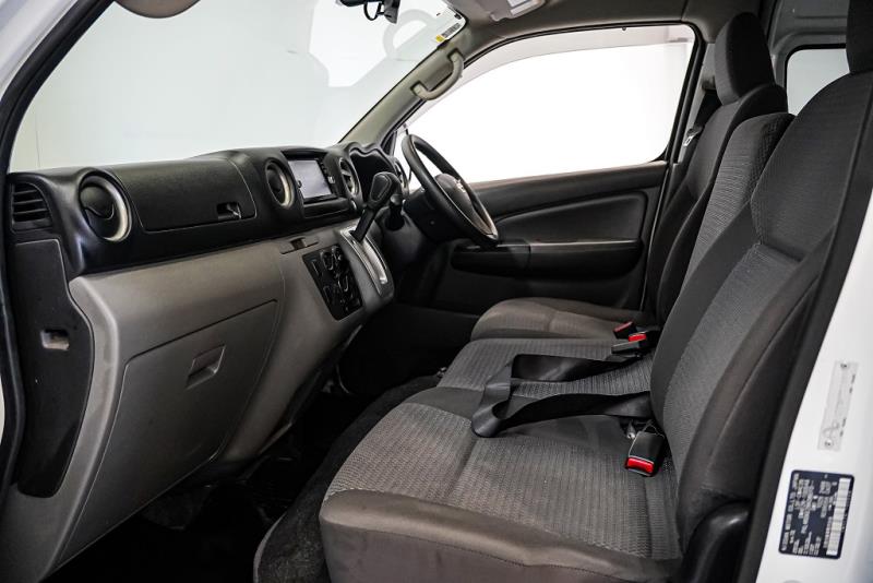 2018 Nissan NV350 Jumbo 5 Door Diesel Turbo / 6 Seater / Tints image 9