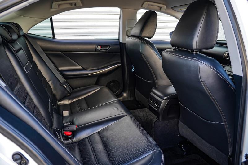 2013 Lexus IS 300h Hybrid / Leather / Cruise / Rev Cam image 12